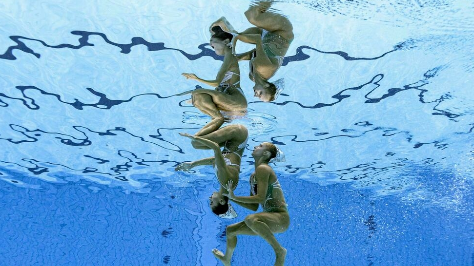 فريق السباحة الإيقاعية اليوناني في العزل بعد إصابة خمس فتيات بفيروس كورونا