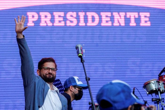غابريال بوريك الرئيس المنتخب على رأس تحالف يساري في التشيلي