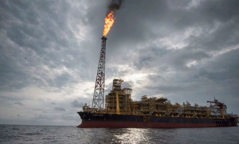 سفينة عائمة لتخزين النفط والتفريغ تابعة لشركة توتال قبالة سواحل نيجيريا