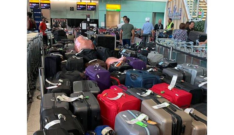 حقائب السفر الأمتعة مطار