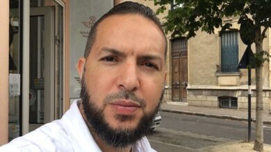 الفرنسي / المغربي رشيد أيت الحاج الذي جردته باريس من الجنسية الفرنسية ورحلته إلى المغرب