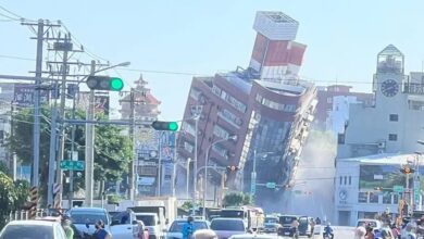 هز زلزال قوته 7.4 درجة تايوان، وهو أقوى زلزال يضرب الجزيرة منذ 25 عاماً على الأقل، مما تسبب في مقتل سبعة أشخاص وإصابة المئات