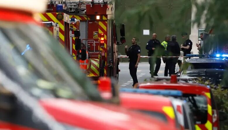 الشرطة في محيط المقهى حيث وقع الحادث