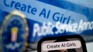 صورة توضيحية تم إنشاؤها في 18 يوليوز 2023 تظهر إعلانا لإنشاء فتيات بالذكاء الاصطناعي في إعلان خدمة عامة أصدره مكتب التحقيقات الفدرالي بشأن جهات فاعلة خبيثة تتلاعب بالصور ومقاطع الفيديو لإنشاء محتويات فاضحة ومخططات ابتزاز جنسي