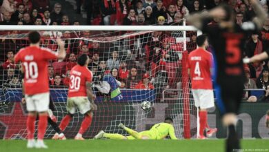 صورة لهدف برشلونة الذي سجله رافينيا في شباك حارس بنفيكا