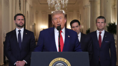الرئيس دونالد ترامب يتحدث من الغرفة الشرقية في البيت الأبيض في واشنطن، السبت 21 يونيو 2025، بعد أن ضرب الجيش الأمريكي ثلاثة مواقع نووية وعسكرية إيرانية.